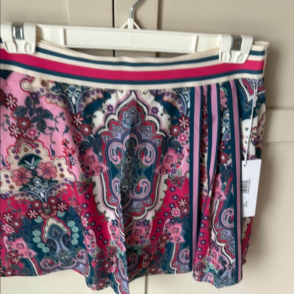 Johnny was size m. Active skirt golf